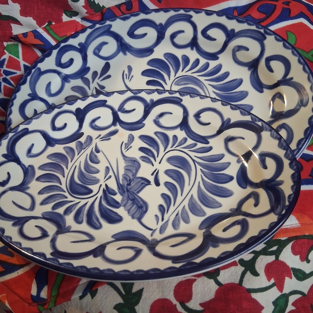 2 SPECTACULAR PUEBLA BLUE "ANFORA" PLATTERS. HAND PAINTED.